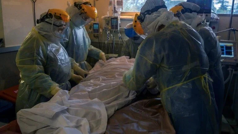 Covid: síndrome da fragilidade ataca 9 em 10 casos graves após internação em UTI