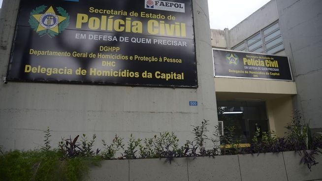 Homem é encontrado morto dentro de carro no Rio de Janeiro
