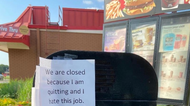 Funcionário do McDonald's se demite de forma inusitada e viraliza