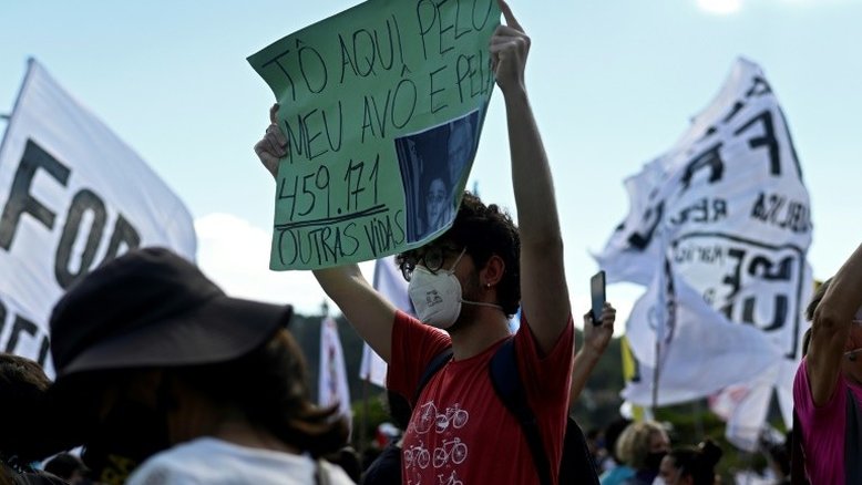 Ao contrário do dito por Bolsonaro, especialistas veem subnotificação de covid no Brasil