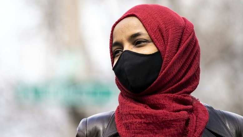 Congressista muçulmana americana polemiza ao comparar EUA e Israel ao Talibã
