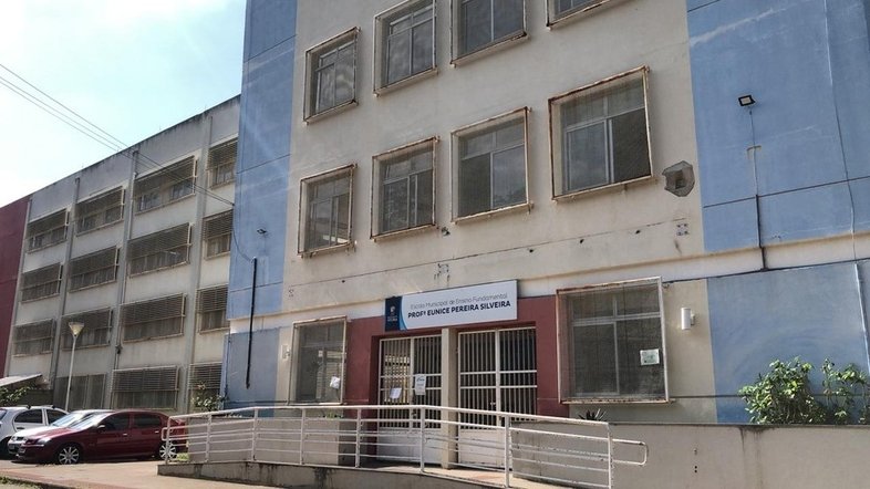 Menino é amarrado em cadeira durante aula e professor é afastado