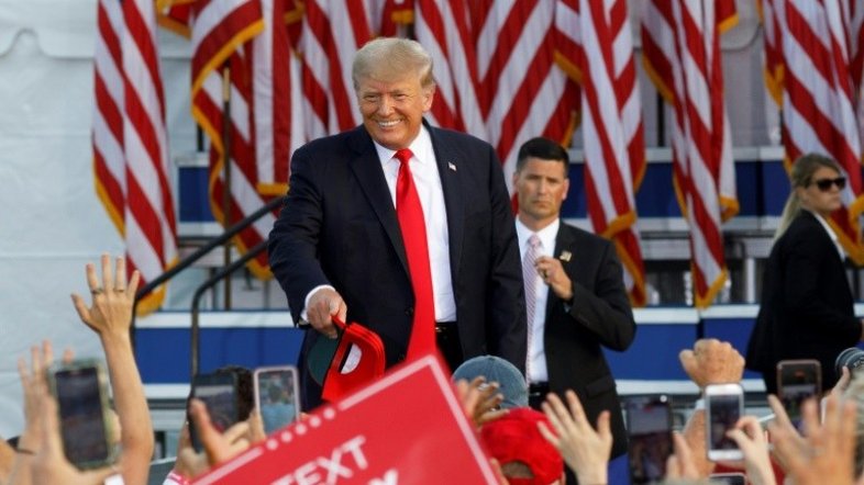 Trump viaja à fronteira com México para criticar política migratória de Biden