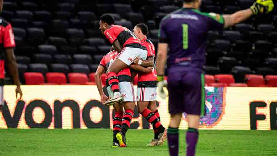 Flamengo emplaca cinco jogadores na seleção da 3ª rodada do Brasileiro; Vitinho é o 'cara'