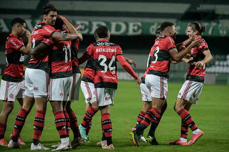 Flamengo 'dribla' desfalques e alcança feito inédito desde a Era Jorge Jesus