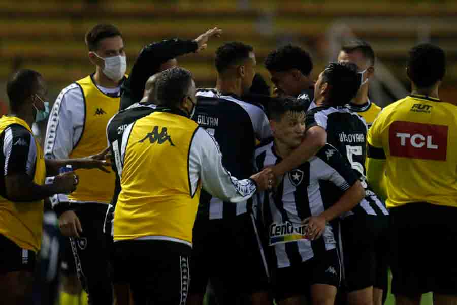 Agora vai? Diante do Sampaio Corrêa, Botafogo busca a primeira vitória como visitante na Série B