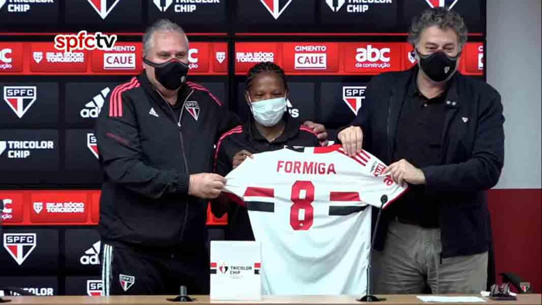 Formiga é apresentada no São Paulo: ‘Espero trazer alegria a esse clube’