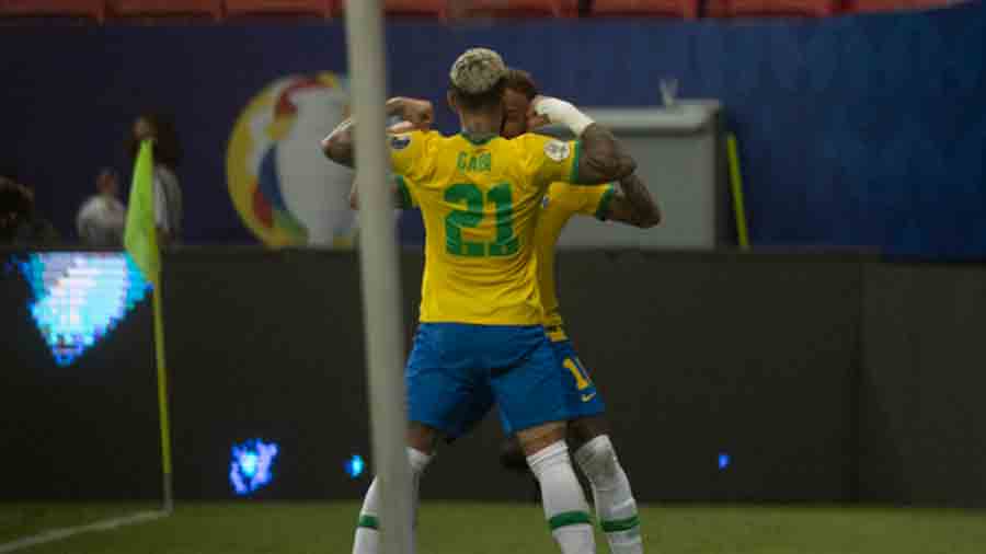 Rubro-negros vão ao delírio nas redes sociais com gol de Gabigol e comemoração 'copiada' por Neymar