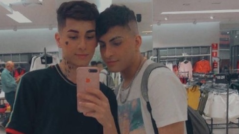 Jovem é morto em barbearia; namorado aponta homofobia