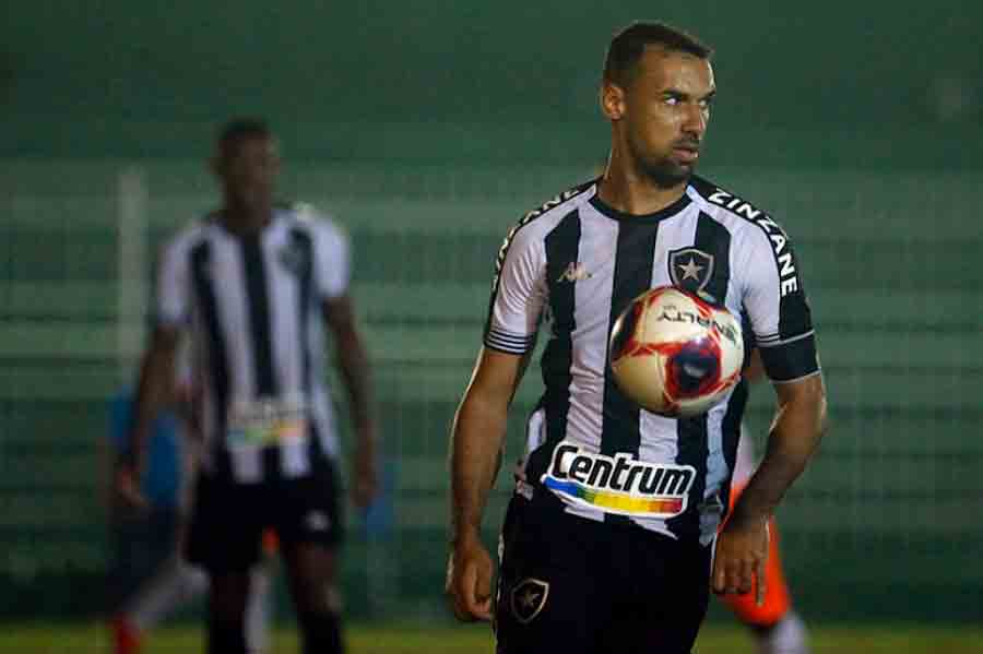 Gilvan vê erro ‘grave’ na derrota do Botafogo, mas reconhece: ‘Poderia ter aproveitado mais as chances’