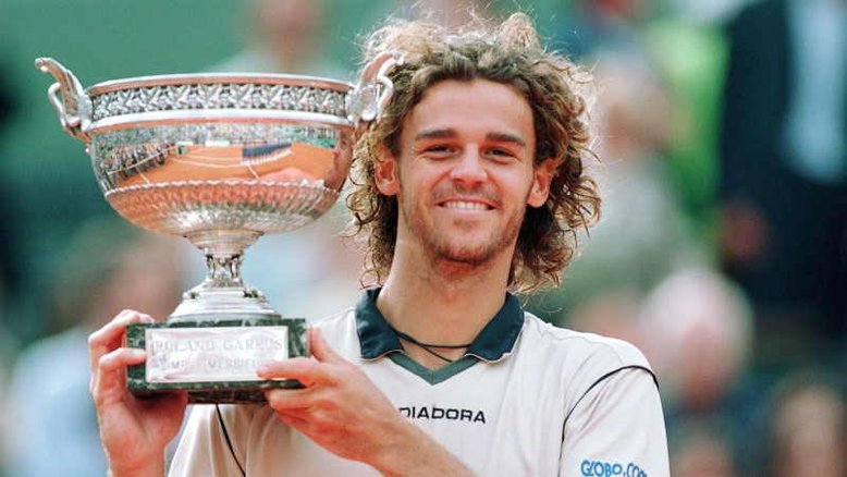 Há 20 anos, Gustavo Kuerten se tornava tricampeão de Roland Garros