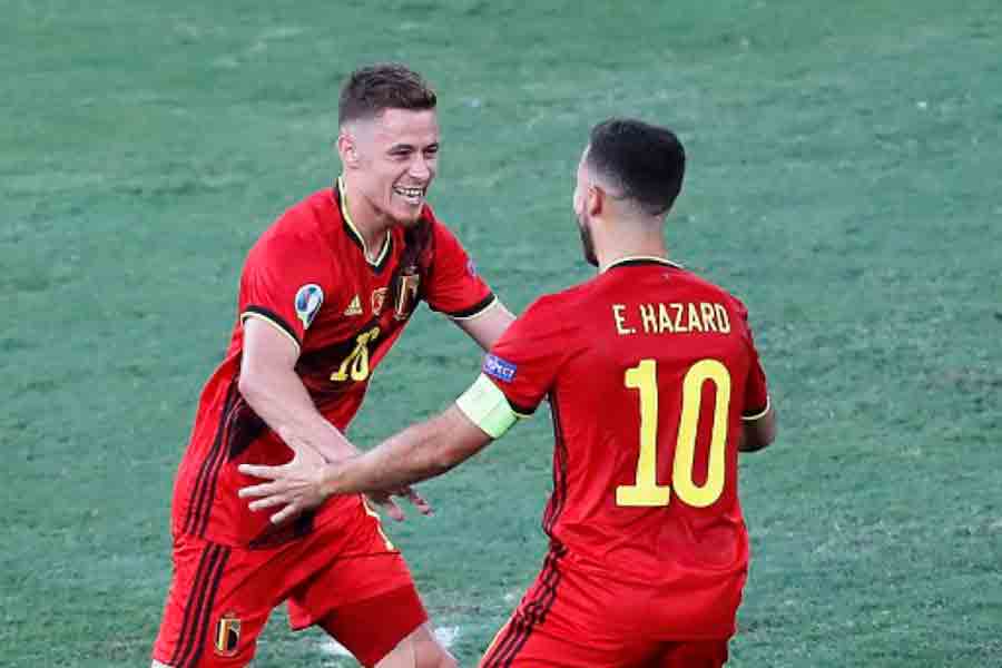 Eleito o craque do jogo, Thorgan Hazard celebra vitória, mas diz que irmão jogou mais: ‘Eden foi o melhor’