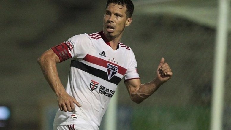 Com reservas, São Paulo sofre com bolas aéreas e perde do 4 de Julho no Piauí