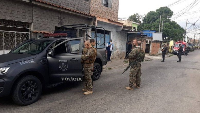Mulher é libertada após ser feita refém pelo filho no Rio de Janeiro