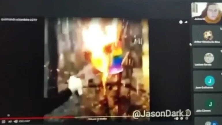 Grupo invade reunião virtual de coletivo e exibe bandeira LGBT sendo queimada
