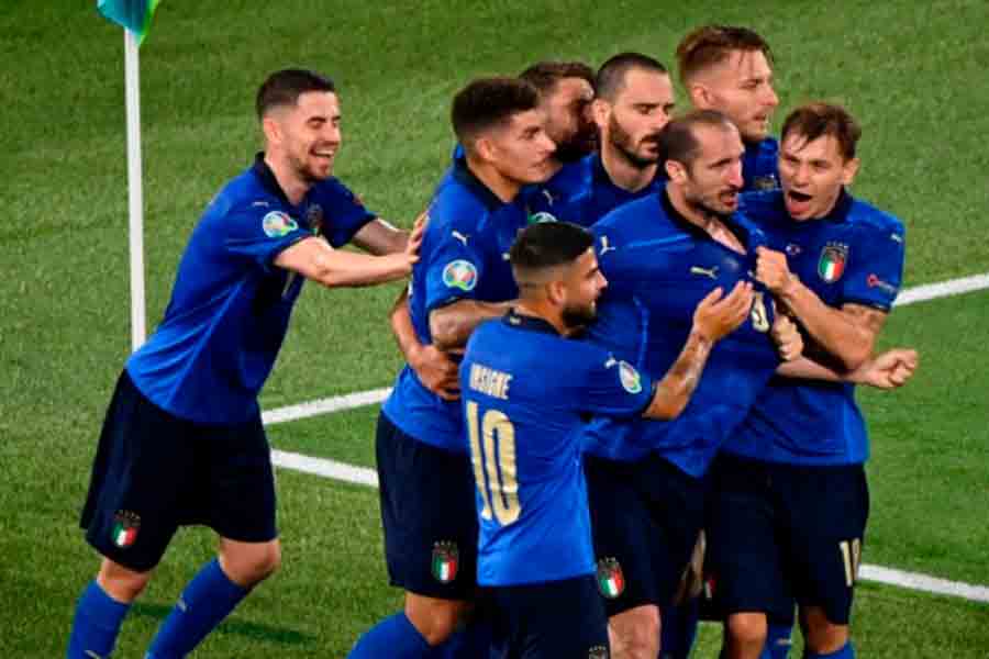 Invicta há 30 jogos e sem sofrer gols na Euro, Itália chega ao mata-mata como a ‘grande sensação’