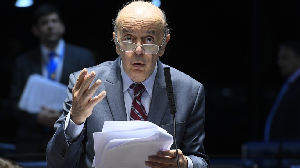 Senador José Serra é internado com Covid-19
