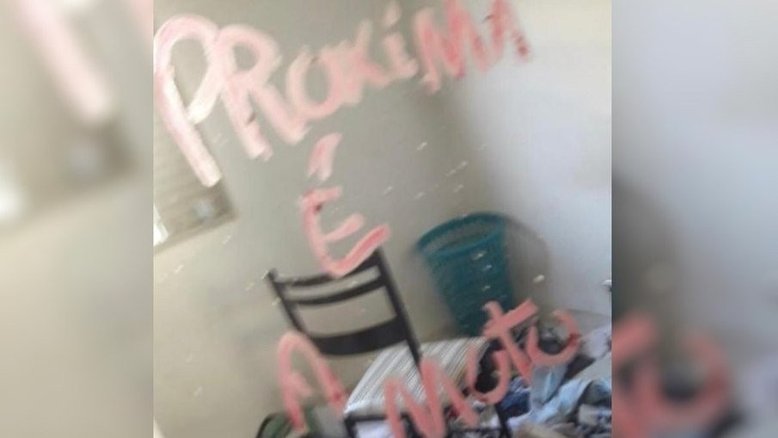 Ladrão assalta casa e deixa aviso com batom no espelho: "Próxima é a moto"