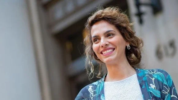 Luana Araújo, médica ouvida na CPI da Covid, também é cantora