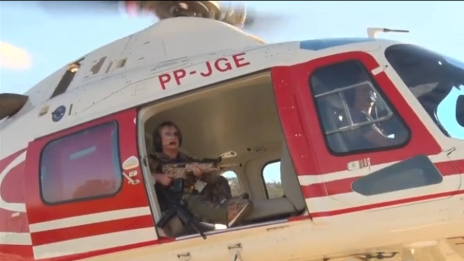 "Te cuida, Lázaro": Deputada posta vídeo em helicóptero e promete pegar serial killer