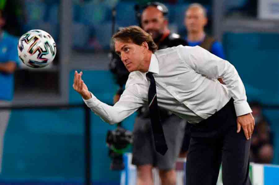 Roberto Mancini, técnico da Itália, analisa estreia com vitória, mira título, mas avisa: 'Faltam seis jogos'