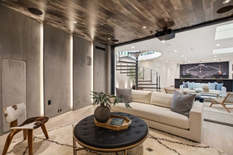 Filho de David Beckham compra mansão por R$ 51 milhões