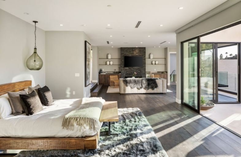 Filho de David Beckham compra mansão por R$ 51 milhões