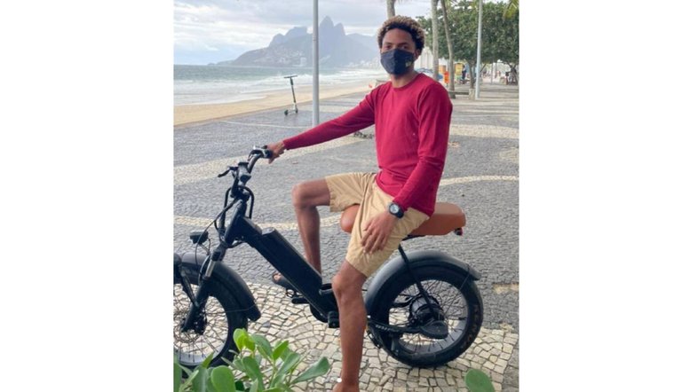 RJ: Jovem acusa casal de racismo após precisar provar ser o dono de bicicleta
