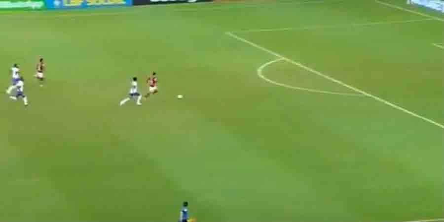 Michael perde gol inacreditável e gera reação hilária de torcedores do Flamengo