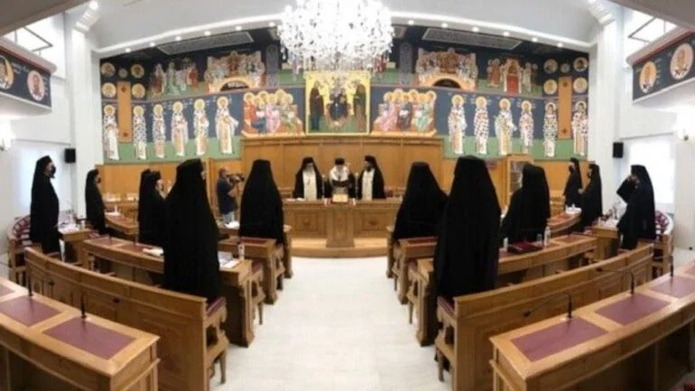 Padre é preso após jogar ácido em bispos que discutiam expulsão dele da igreja