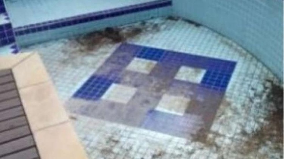 Promotoria pede arquivamento de ação após professor alterar suástica no fundo de piscina