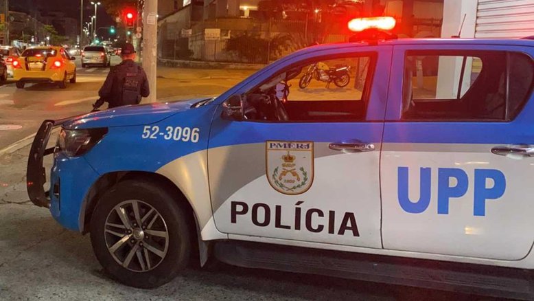 RJ: Dois policiais militares são mortos a tiros dentro de viatura