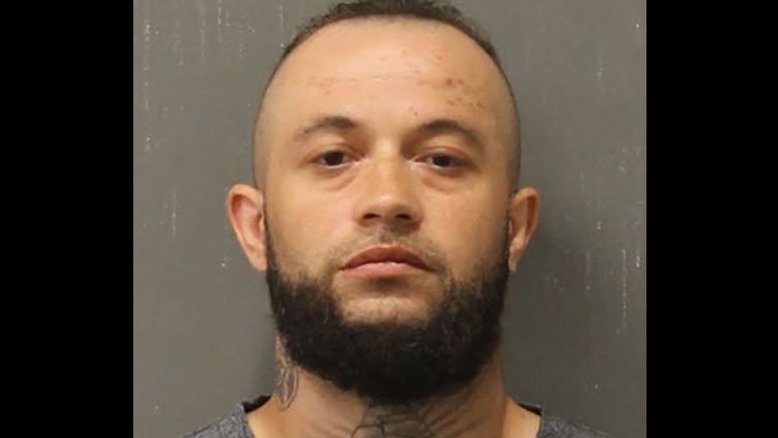 EUA: Homem é acusado de matar namorada e tentar vender carro com corpo dela dentro
