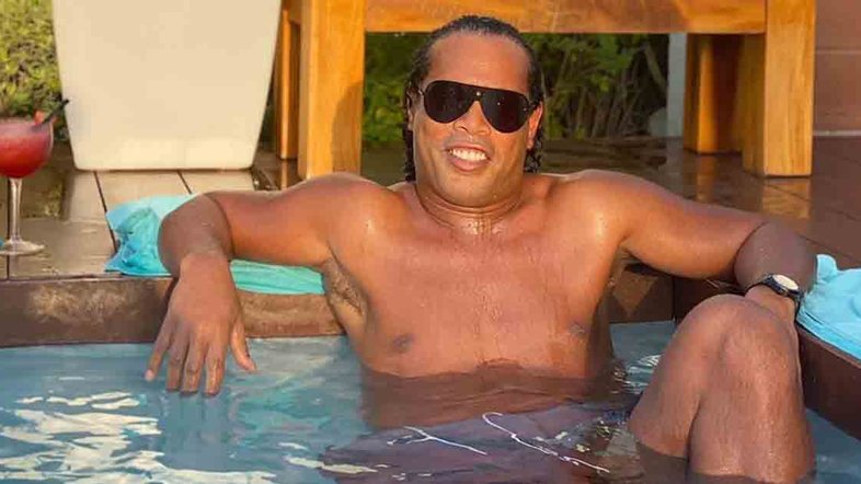 Após ostentar em Dubai, Ronaldinho Gaúcho pode ter bens penhorados e ser preso