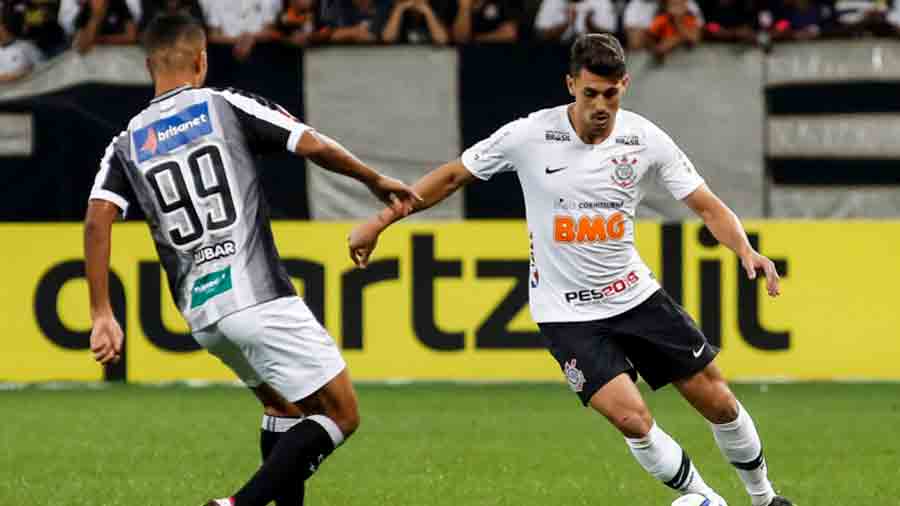 Sindicato dos Atletas de SP oferece apoio jurídico a Danilo Avelar, após rescisão com o Corinthians