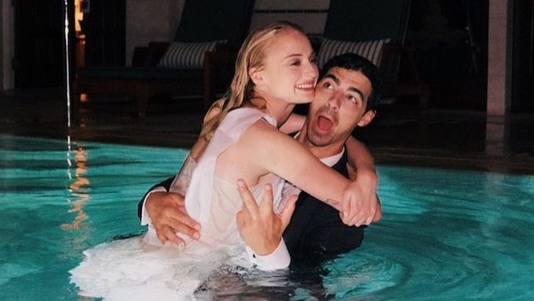 Joe Jonas e Sophie Turner colocam mansão de R$ 83 milhões à venda