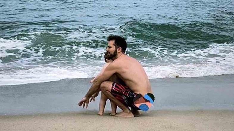 Viúvo de Paulo Gustavo mostra dia na praia com os filhos