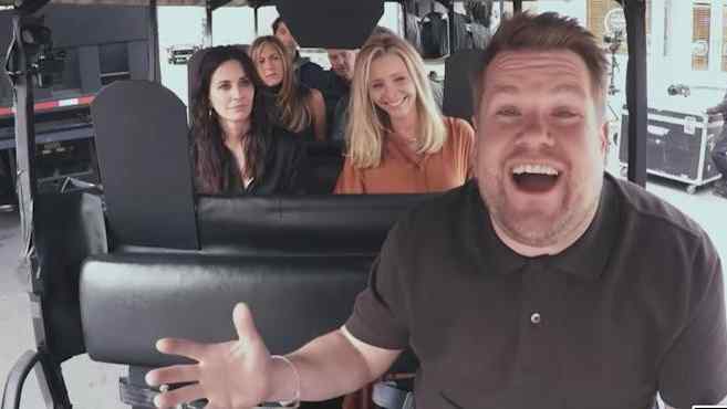 Elenco de 'Friends' canta abertura da série em 'Carpool Karaoke'