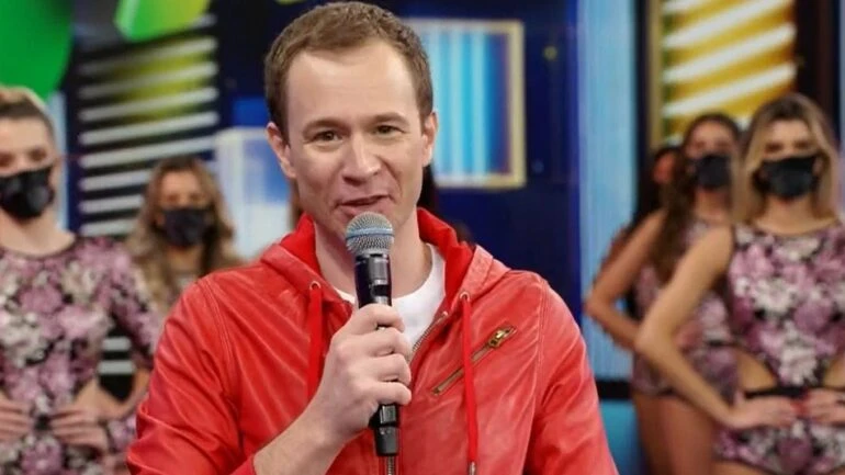 Tiago Leifert comenta saída de Faustão do 