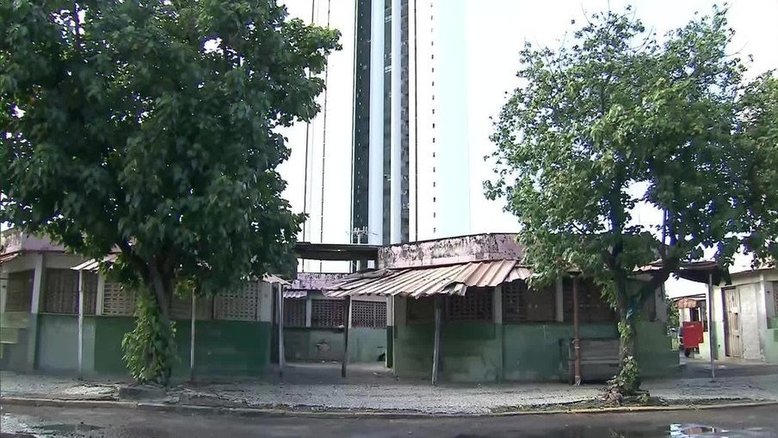 Mulher trans fica com 40% do corpo queimado após ser atacada por adolescente