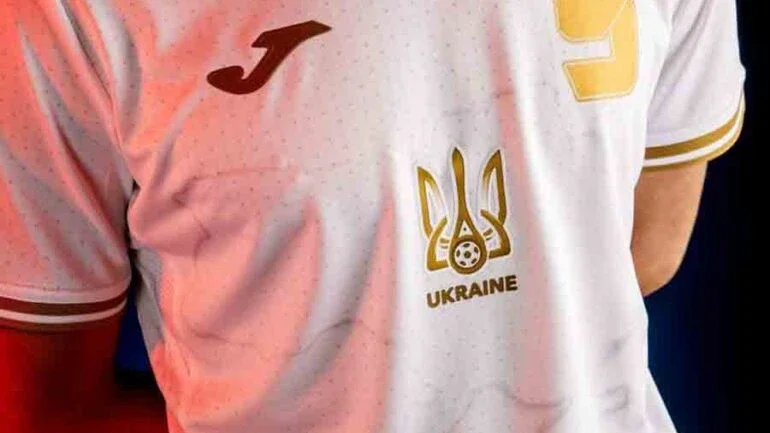 Ucrânia vai usar camisa polêmica na Eurocopa mesmo após pedido da Uefa