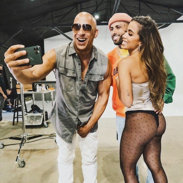 Com música em 'Velozes e Furiosos', Anitta posta foto ao lado de Vin Diesel