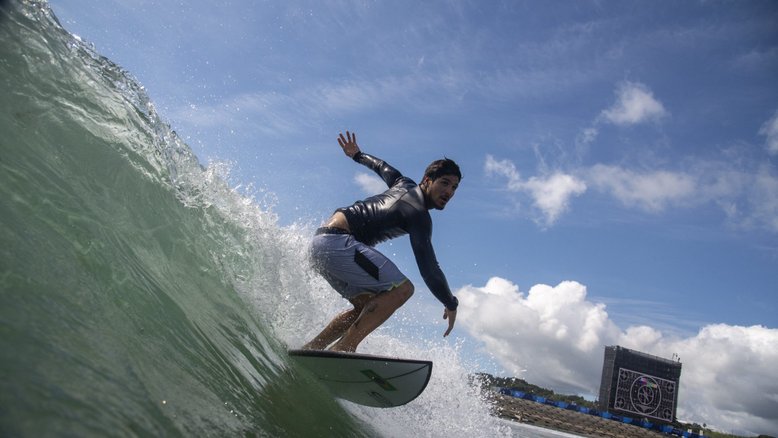 Surfe: Favorito, Gabriel Medina perde nas semifinais e disputará o bronze