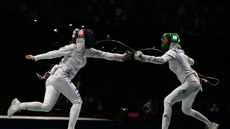 Esperança de medalha, Nathalie Moellhausen perde no golden point na esgrima