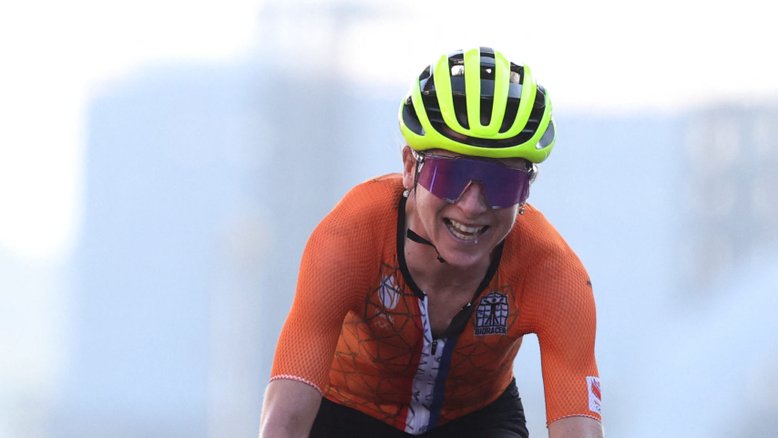 Ciclista holandesa se engana e comemora ouro nos Jogos de Tóquio, mas era prata