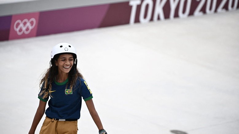 Rayssa Leal, a "fadinha do skate", conquista medalha de prata no skate street em Tóquio