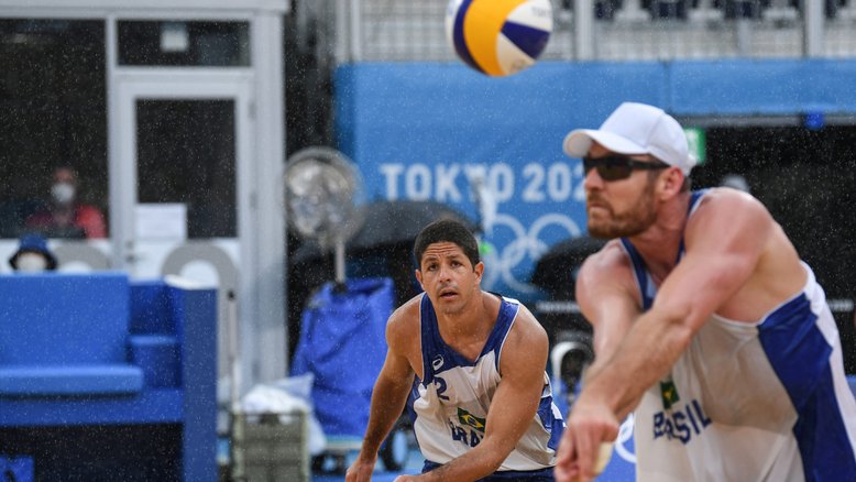 Vôlei de praia: Alison e Álvaro perdem para dupla dos EUA