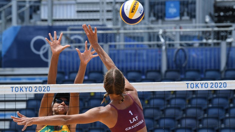 Volêi de praia: Ana Patrícia e Rebecca perdem pela primeira vez na Olimpíada de Tóquio