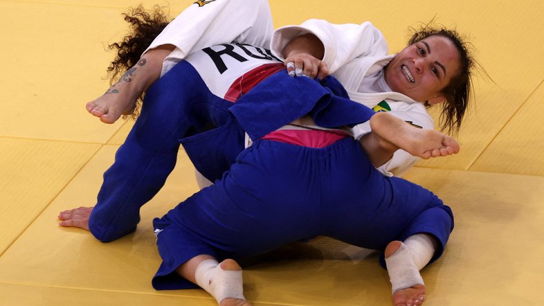 Em luta polêmica, Maria Portela perde para russa e é eliminada em Tóquio