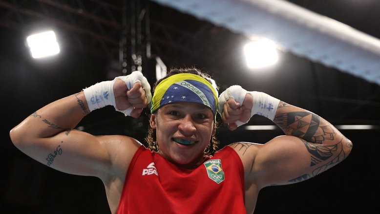Boxe: Beatriz Ferreira vence com facilidade e avança às quartas de final